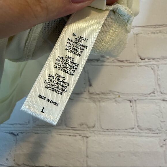 SKIMS Outdoor Mesh Bra size large bones - Picture 4 of 4